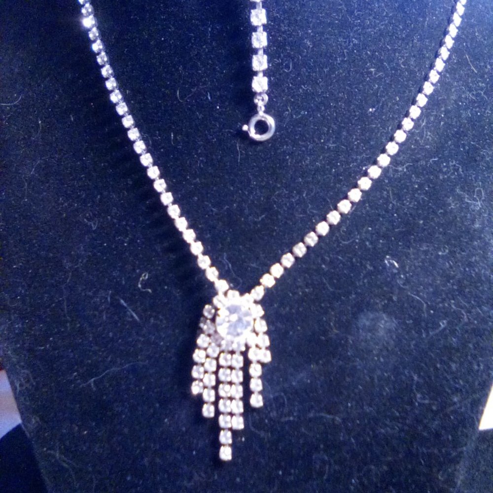 Beautiful Rhinestone Necklace and Bracelet Set
